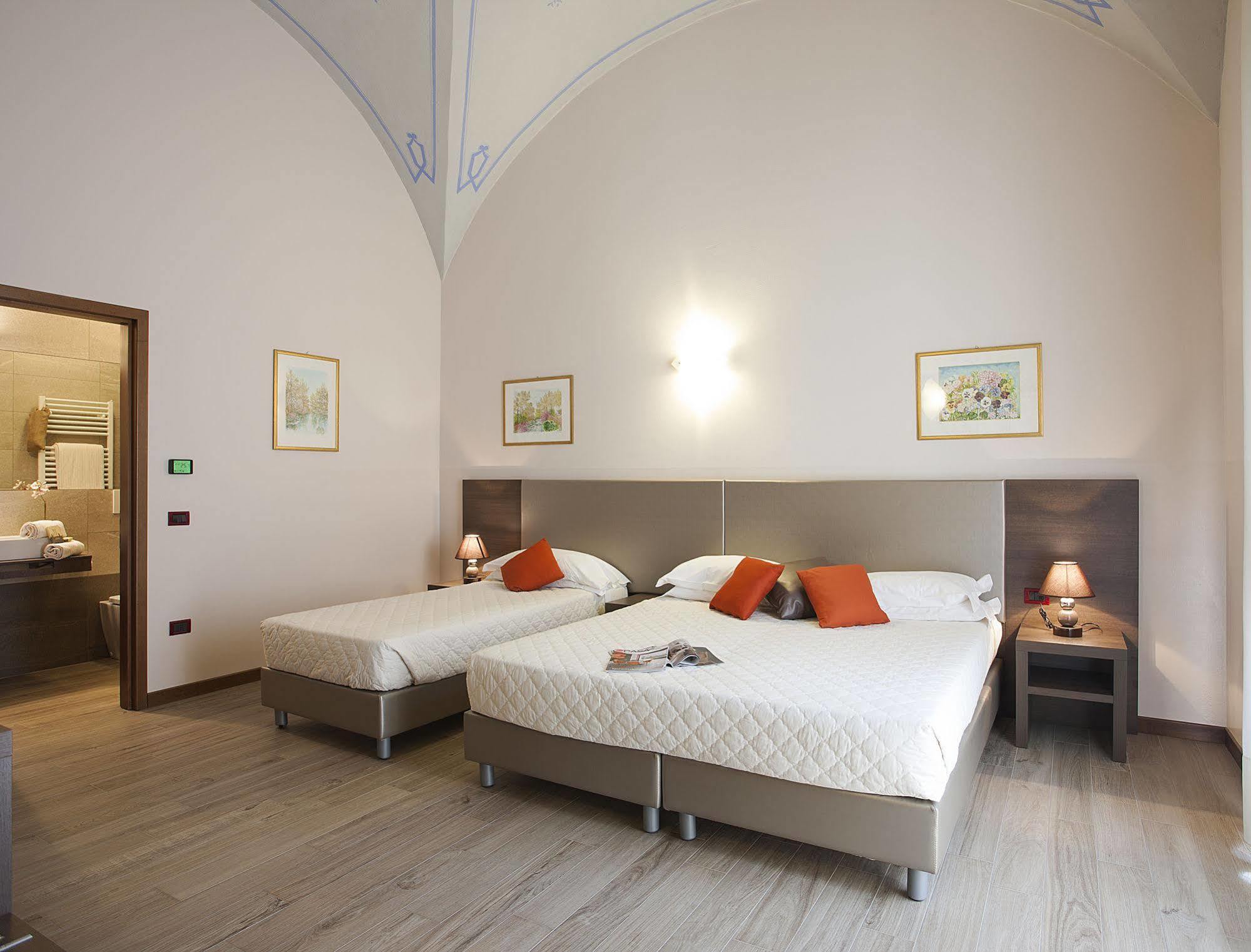 Residence Caffe Savona Альба Екстер'єр фото