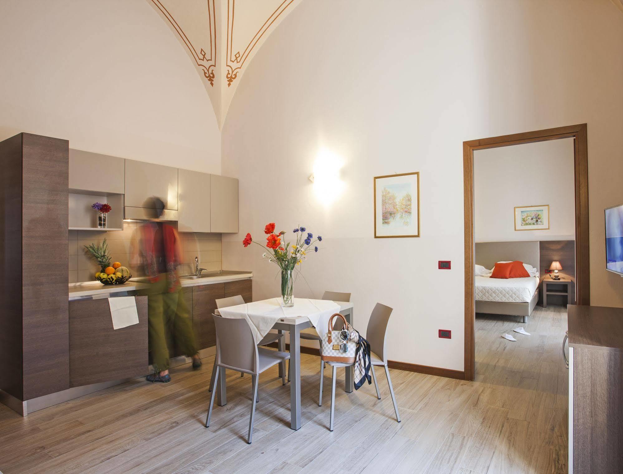 Residence Caffe Savona Альба Екстер'єр фото