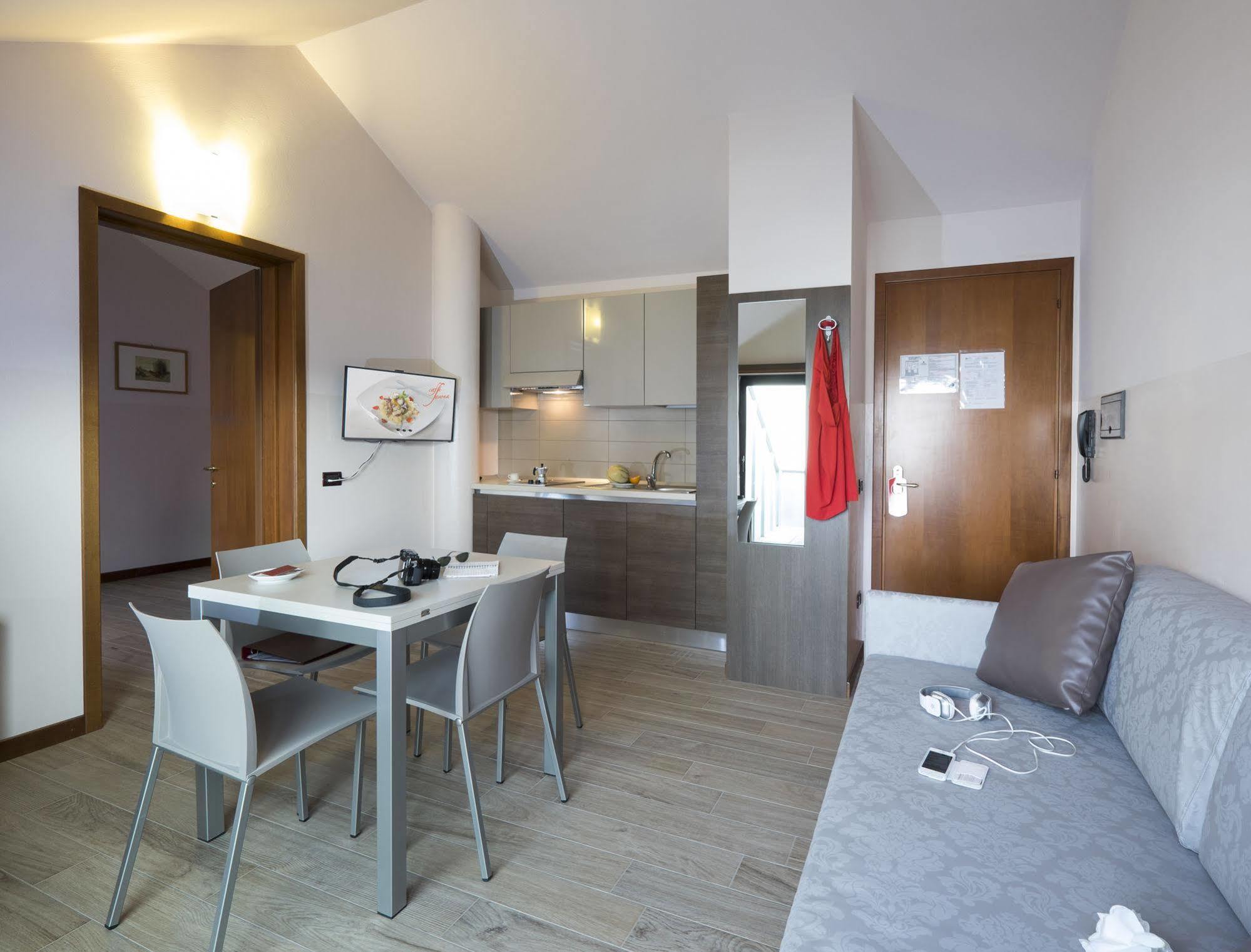 Residence Caffe Savona Альба Екстер'єр фото