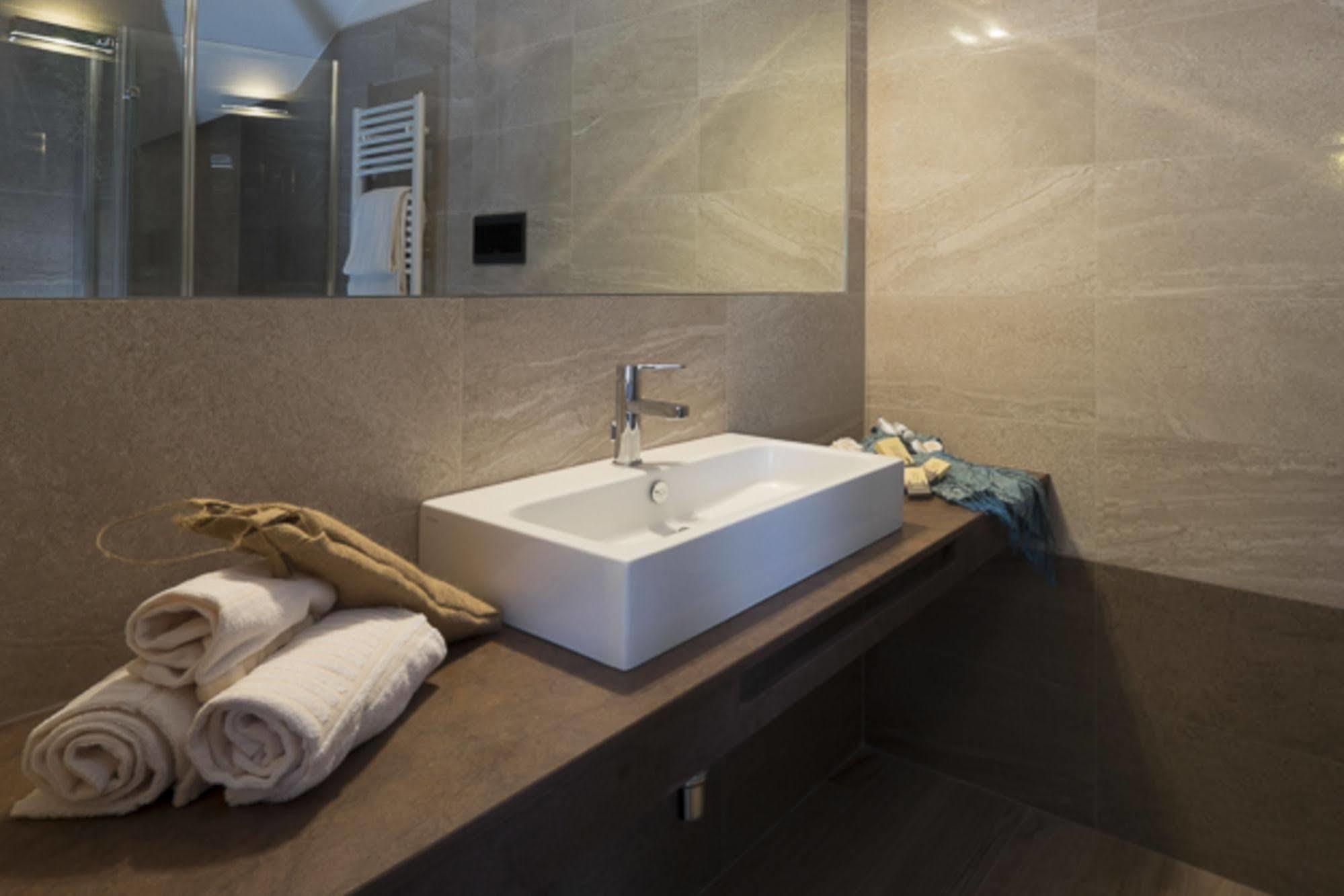 Residence Caffe Savona Альба Екстер'єр фото