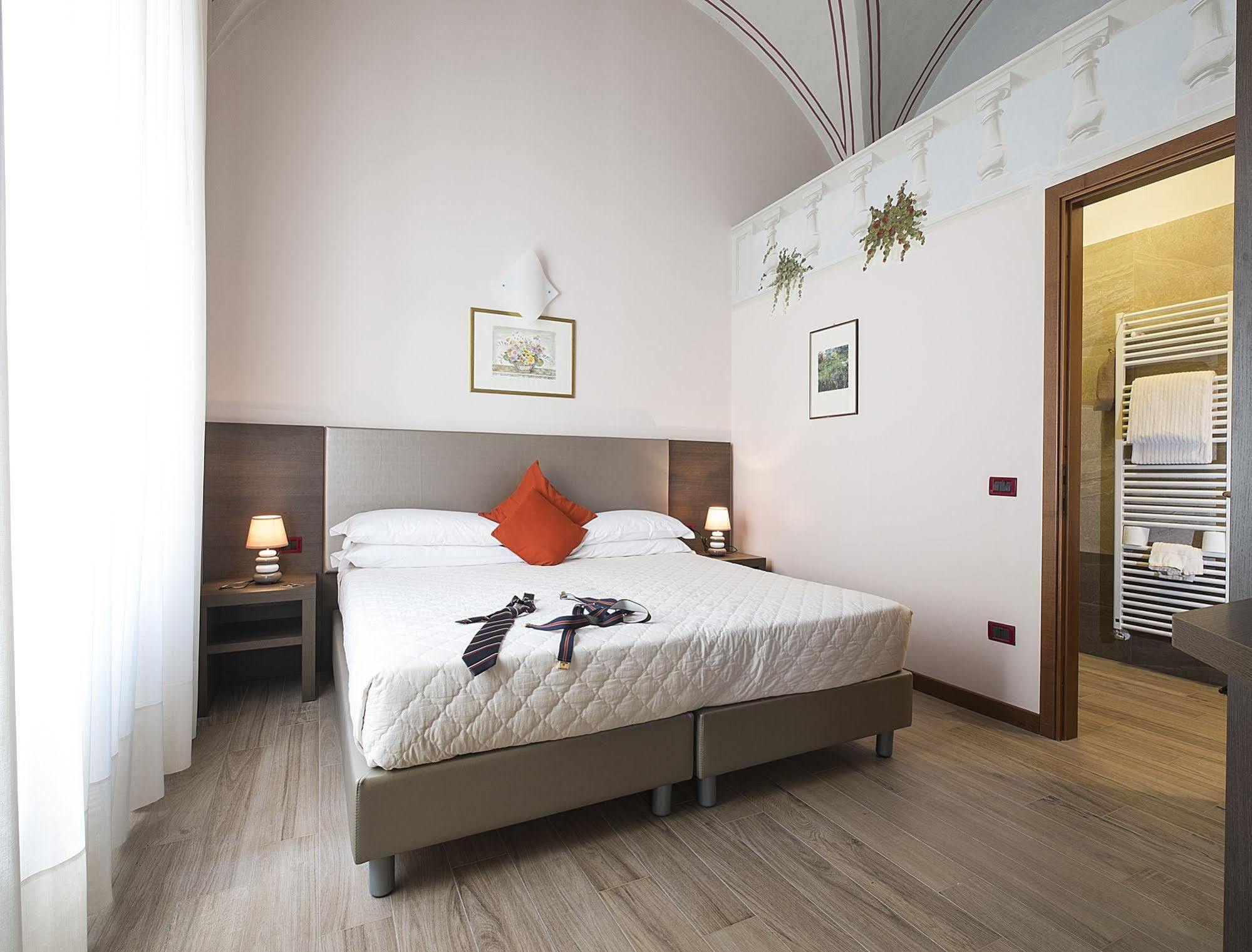 Residence Caffe Savona Альба Екстер'єр фото