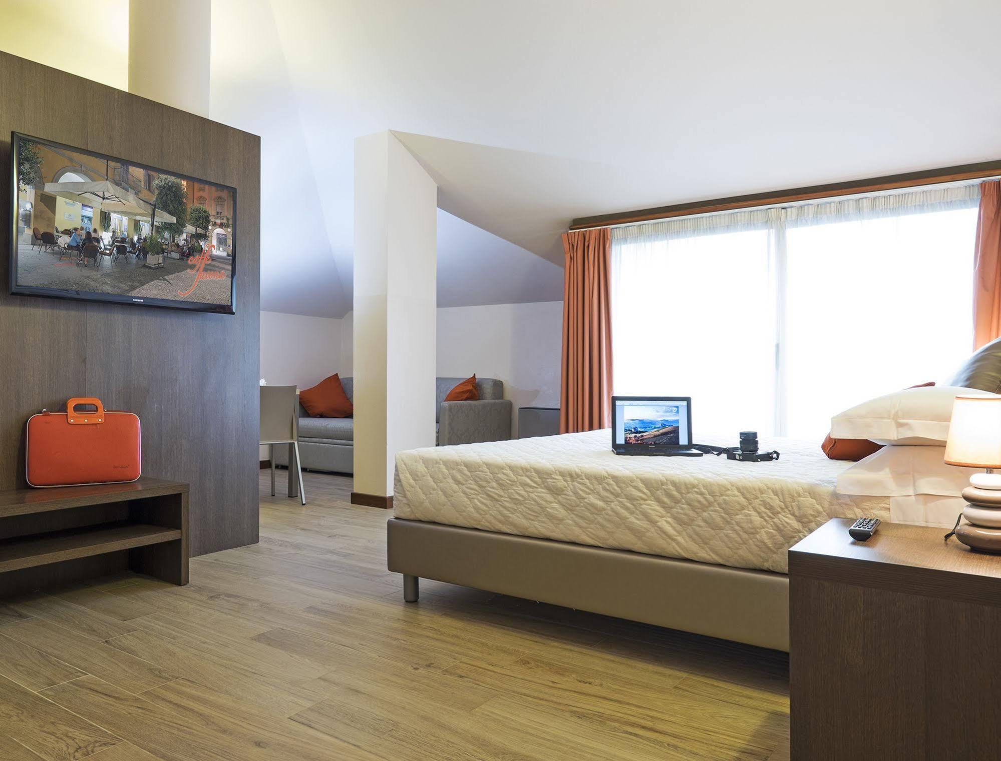 Residence Caffe Savona Альба Екстер'єр фото